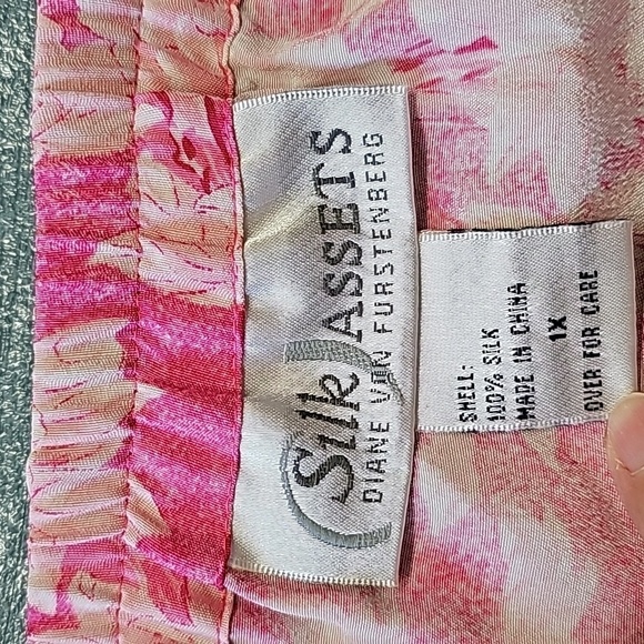 DIANE VON FURSTENBERG, 💯 % silk 2 pcs outfit. Skirt 1X, top large. Pink - Picture 8 of 8